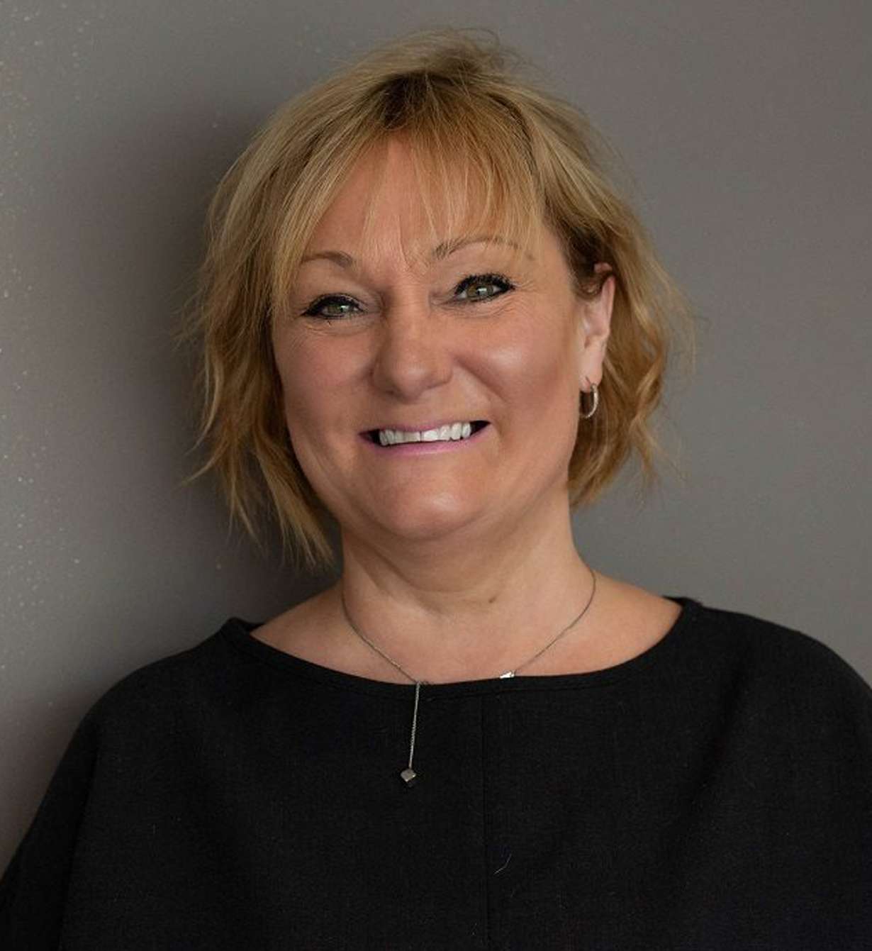 Dee Senior Therapist